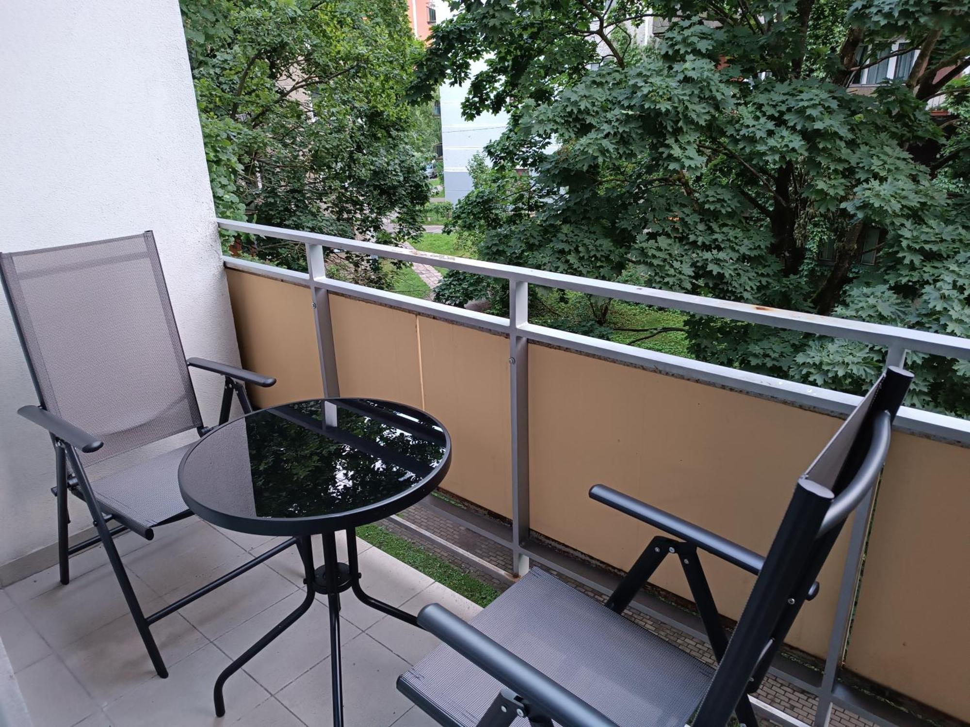 Quiet Dzelzavas Street Apartment Рига Екстер'єр фото